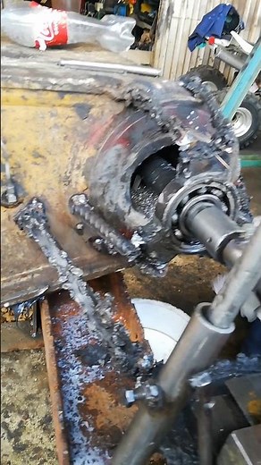 CLEANING THROUGH CATERPILLAR'S DIPPER STICK ROUGH EDGES WITH LINE BORING MACHINE IN WORKSHOP