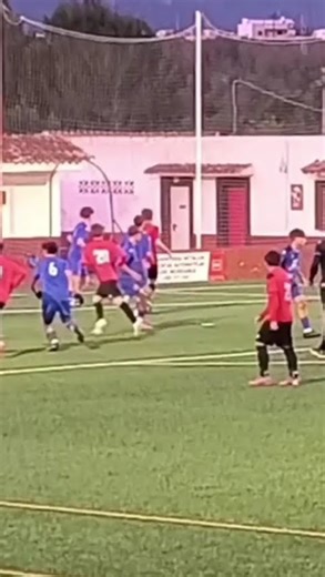 Mario enseñando como se boxea perfecto ,el balón aéreo difícil!!!