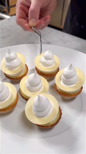 Mini Lemon Tarts: Heaven in a Bite ☁️🍋