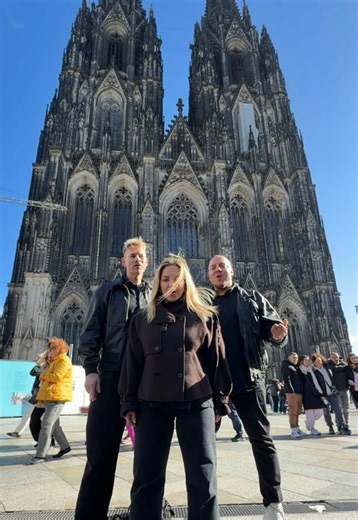Unbreakable in front of the Kölner Dom