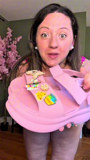 The croc platforms are the crocs that finally made me cave and join the club. These are actually so cute I’m going to get them in a neutral color too. This color is hydrangea. With crocs if your a half size like I’m an 8.5 you always get the nearest whole size down so an 8 for me. #crocs #crocsplatform #platformsandals #sandals #tiktokshopspringglowup