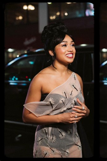 Baby girl?! What a year. And yes that is Angela Bassett. 💋 #jasmineamyrogers #whereiwannabe