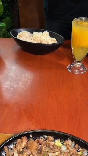 Juiciest, crispiest Filipino Fried Chicken! 🙌 ‼️ Max’s Restaurant Hawaii📍Dillingham📍Waipahu ⁠ 🍽️ Famous Filipino Fried Chicken & Comfort Food⁠ 🕙 Monday to Sunday 10:30am-9:00pm⁠ 📞 Dine in, pick up, and catering via phone or online⁠ ⁠ #maxsfilipinorestaurant #maxsrestaurant #filipinofood #ilovefilipinofood #filipinolife #filipino #dailyfilipino #filipinofoodies #filipina #filipinopride #maxsfilipinofriedchicken #saraptothebones | Max's Restaurant Dillingham