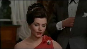 Actriţa Eunice Gayson, prima fată James Bond, a murit la vârsta de 90 de ani