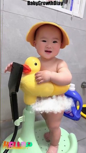 How Can You Make Bath Time Easier with a Baby? Try the Baby Bath Standing Shower!#Shorts