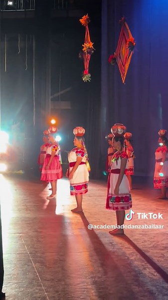 Hidalgo #folklore #folkloremexicano #mexico #bajacalifornia #camalu #danza #dancer