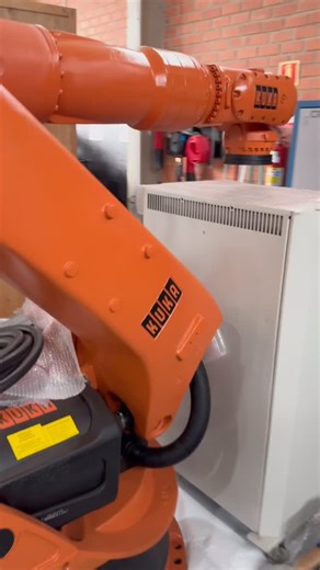 Comac | Robótica e CAD/CAM on Instagram: "2026 já começou acelerado!!! A COMAC acaba de receber uma nova remessa de robôs industriais que estarão à pronta entrega.Uma oportunidade imperdível para acelerar a produtividade e levar o futuro direto para a sua indústria. Entre em contato agora e leve sua empresa para a Indústria 4.0. COMAC — O futuro da indústria já começou. #Industria40 #AutomacaoIndustrial #RoboticaIndustrial #InovacaoIndustrial #TecnologiaIndustria"