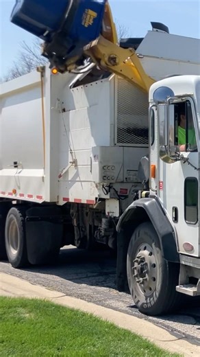 New Peterbilt Python! #garbagetruck