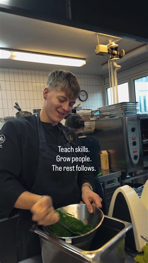 Teaching the next generation of chefs. Not just techniques and recipes, but responsibility, confidence and respect. Giving young people a chance. Trusting them. Standing by them when things get tough. Showing them what teamwork really means. That no one grows alone. That mistakes are part of learning. Watching them find their voice, their rhythm, their pride in what they do. This is not only about cooking. It’s about growing people. #chef #youngchefs #nextgeneration #teamwork