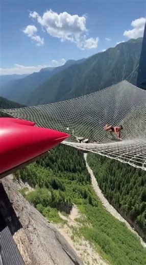 ‼️At the edge of a cliff, the man jumps off, and the woman flies up