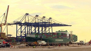 Chinese business thrives in Greek port