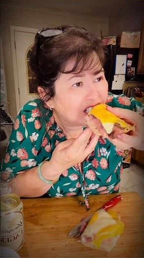 Making Braunschweiger Sandwiches