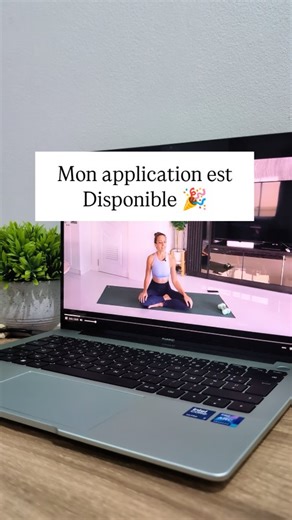 Vous êtes déjà plus de 3000 femmes à suivre mes programmes sur mon studio de sport 💛 🚀 Pour 2026, j’ai envie de vous offrir encore plus. Le studio se transforme en application ! 📲 ✨ Des séances plus fluides, mieux organisées, la possibilité d’ajouter vos séances en favoris, et tout votre contenu réuni au même endroit : programmes, séances à l’unité, replays de lives et la création d'une bibliothèque de recettes 🍊 ✅ L’application est déjà disponible, foncez la télécharger : infos en bio ➡️ Co