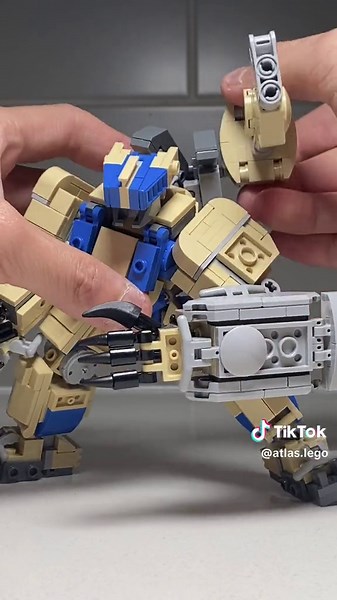 Long overdued! Finally got to make the tutorial for Type Atlas Unit 06, and it is to take away necessary pieces for the new project! I still like thr craws very much among with the big cannon. While posing it, I realized that the back attachment could be a little stronger. Overall, Unit #6 has always been one of my personal favorite Atlases and I hope you enjoy as well! #lego #legos #legostagram #legobatman #legobuilder #legobricks #legobuild #legomechsuit #legostarwars #legocity #legophotograph