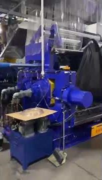 Rubber injection molding machine