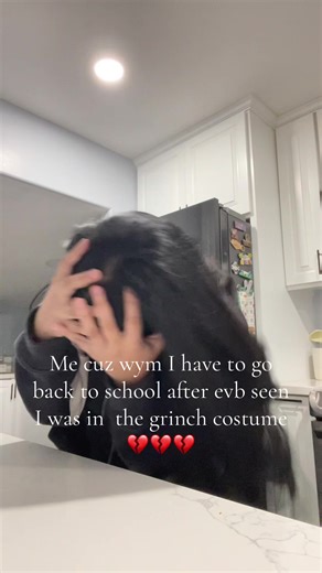 All mysteriousness lost | grinch costume