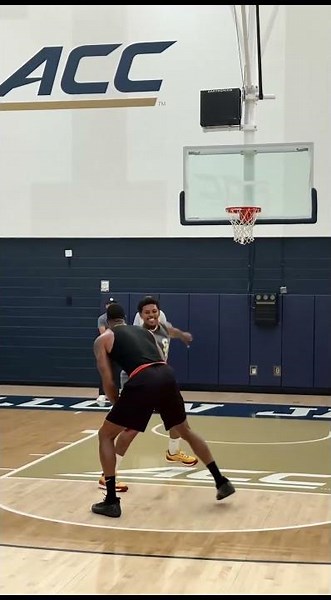 Coach Swaggy P Tried Guarding Dwight 🤦🏽‍♂️💀