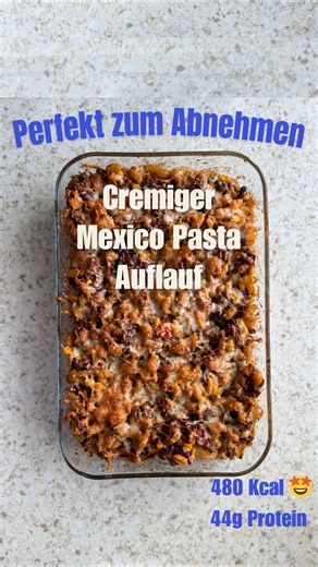 Lennart Henze | Workout & Rezepte 🌮 on Instagram: "Heute gibt’s einen cremigen-würzigen Mexiko Pasta Auflauf mit nur 478 kcal und 44 g Protein pro Portion – ergibt 6 Portionen insgesamt 👨🏽‍🍳 Was du brauchst:👇 250 g Pasta 800 g Rinderhack (4–7 % Fett) 150 g Mais 150 g Kidneybohnen 150 g Light Crème Fraîche 300g gehackte Tomaten 120 g Light Mozzarella Käse 1 Packung Taco-Gewürzmischung (spicy) Alles vermischen, ab in den Ofen – 10 Minuten bei 200 Grad. Du willst lecker, einfach und schnell es