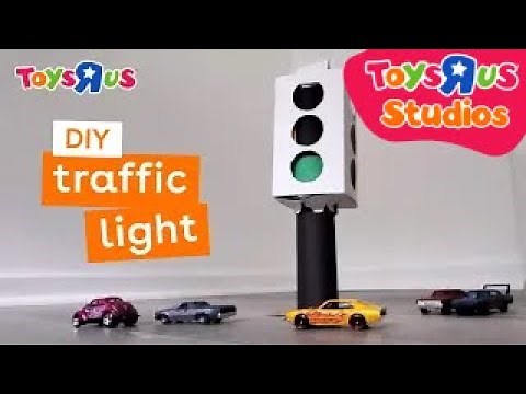 DIY: Make a Traffic Light! | Toys"R"Us