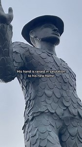 Did you notice the clothes on this statue are made up of shoe soles? 📍 Monument to the Great Northern Migration 345 E Eastgate Pl | Choose Chicago