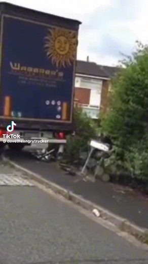 Opinions? #trucker #ontheroad #truckers #trucking #Davetheangrytrucker #eggcellent #notnormal #angry #44tonnearmy #truckdriver #fail #wide | Davetheangrytrucker