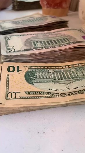 How to flatten your $$ so it’s niceee and easy to store 👀 #fyp #foryou #organize #lifehack