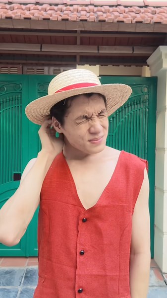 NEVER Touch Straw Hat’s Hat 😭🎩💀 #comedyshorts #funny #memes #funnyvideos