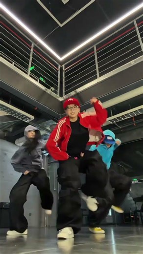 Besties Dance Off: JetsetChallenge RacehorseStyle