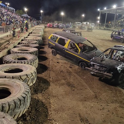 Deadman Derby Productions 2 man mini vans getting it #kevinsderbyworld #deadmanderby #demolitionderby #fypシ #friendsfollowersViewers | Kevin's derby world