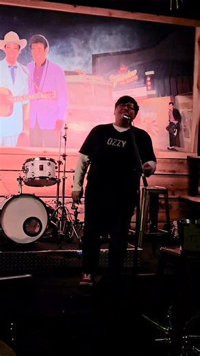 Sang a little Patsy Cline last night….one of my favorite songs of hers….💕 🎥: Colleen Bellew #singer #countrymusic #Nashville #PatsyCline #tribute #foryourpage | Jennifer Mitchell