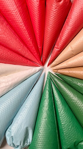 Learn how to make the BEST royal icing with me in my online royal icing class where you will learn,in real time,how to make royal icing and achieve the 4 main consistencies used for decorating sugar cookies! Link is in my bio❤️ • • • • #royalicing #royalicingcookies #onlineclasses #royalicingart #howto #cookiedecorating #decoratedcookies #decoratedsugarcookies #royalicingtransfers #recipe #cookievideo #cookiesofinstagram #decoratingcookies #icingcookies #dfwcookies #fortworthcookies #kellertx | 