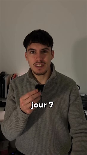 Cyprien Lochu on Instagram: "Jour 7. Premier jour de formation en tant que commercial téléphonique freelance. Pourquoi un taf à côté ? Horaires stables pour bosser Kraft le soir. Développer la compétence oratoire et téléphonique. Et payer les factures en attendant de vivre à 100% de l’agence. Aujourd’hui : formation, observation d’appels en live, entraînement. Demain on passe aux vrais appels. Côté Kraft : posts LinkedIn publiés, quelques emails de prospection envoyés. Le système est en place, i