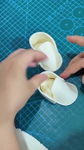 How to make fondant shoes using a template #whippitparin #WhippitLangMalakas #bakersfieldphilippines #EMFbyChefEmily | Vina&Vira - The TwinBakers