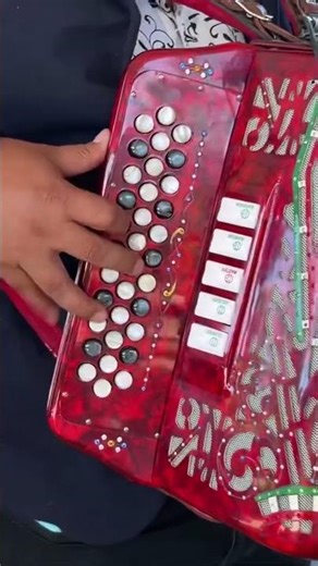 Más aya del horizonte, Habita un rey