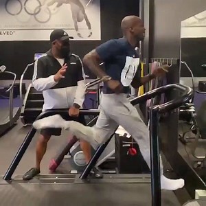 42-year-old Chad Johnson displaying elite running form @ 25mph IN SOCKS! 💨💨 https://buff.ly/3fFWHce (via Chad Johnson) | Sports Illustrated
