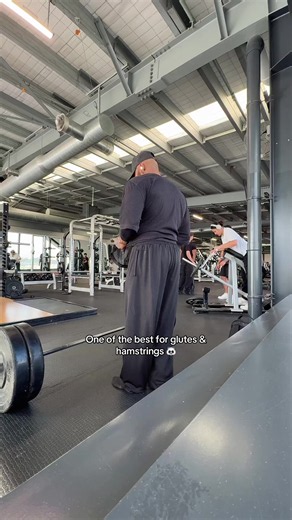 Great exercise for building stronger glutes and hamstrings. Simple, effective, and essential for lower-body strength and stability. 🔥#glutes #model