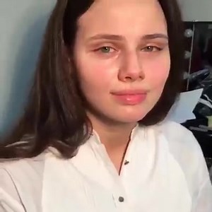 Visit our website for more video tutorials http://askthis.me/49/knotted-loop-waterfall-braid-hairstyle | Eyeliner