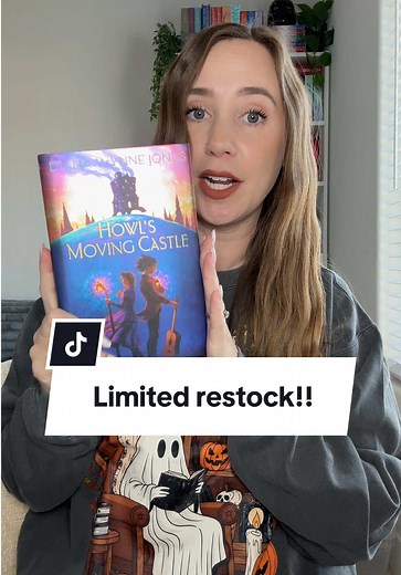 ✨ Howl’s Moving Castle fans, the deluxe edition is BACK! ✨ This gorgeous limited restock features foil details, sprayed edges, and collectible artwork. If you missed it last time, don’t wait — inventory is already going fast. Perfect for BookTok fantasy collectors, Studio Ghibli lovers, or anyone building their special edition shelf. #HowlsMovingCastle #StudioGhibli #FantasyBooks #SpecialEditionBooks #BookRecs