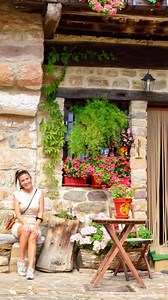 ✨Es uno de los imprescindibles si estás en Cantabria ✨Una villa llena de encanto gracias a sus playas doradas, iglesia, castillo, los restos de una muralla, puentes y casco histórico. Además de fondo los majestuosos Picos de Europa Disfruta de este antiguo refugio de pescadores en un lugar ideal para descansar y disfrutar de lo que ofrece Cantabria. 📍San Vicente de la Barquera 👍 #Cantabria #Sanvicentedelabarquera #pueblosbonitos #Travel #Viajar | Viajando con mami