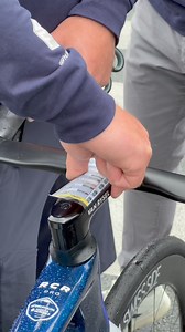 Découvrez les 5 missions d’un mécanicien dans le paddock du Tour de France lors d’un départ d’étape 🛠️🚴🏼‍♂️ Discover the 5 tasks of a mechanic in the Tour de France paddock at the start of a stage 🛠️🚴🏼‍♂️ #DECATHLONAG2RLAMONDIALETEAM - © KBLB | DECATHLON CMA CGM TEAM