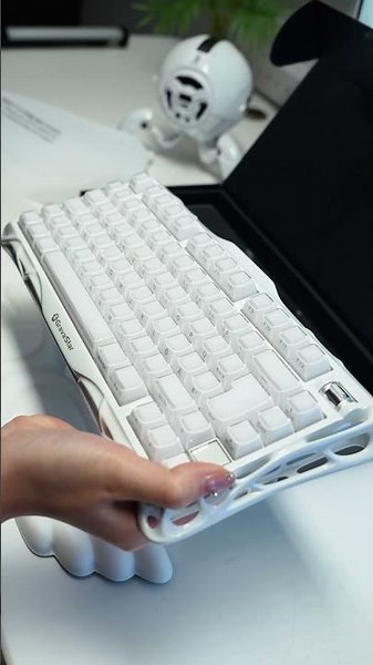 This Keyboard Sounds TOO Good 🤯⌨️
