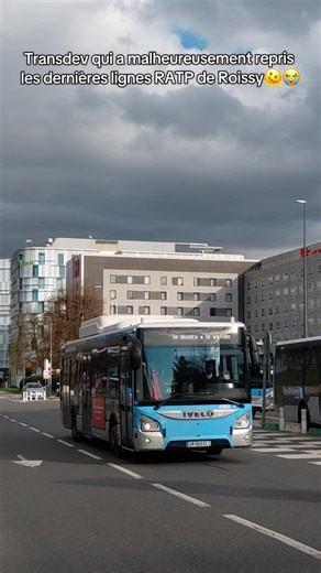 Au moins c'est Transdev #busspoting #idfmobilités #ratp #roissybusratp #transdev @2n_Spt 🥷🏽 @Zetoo924 @Elliot @𝐗 𝟗 𝐓🇭🇹 @🚌Passion_bus_trains.IDFM🚈✈️ @★🚄Bgtho🚌★