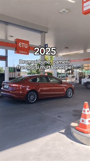 La ETU Oil&Gas, fiecare an înseamnă mai mult decât alimentări și opriri rapide. În 2025, am construit amintiri, am adus zâmbete și am transformat stațiile noastre în locurile perfecte pentru popasuri relaxante. Am pornit primăvara alături de 🐰 Iepurașul de Paște și am premiat fiecare al 100-lea client care a ales ETU Oil&Gas. 🥳 De Ziua Copilului, stația din Păulești s-a transformat într-un adevărat tărâm de poveste, cu personaje îndrăgite, ateliere creative și surprize care au adus bucurie cel