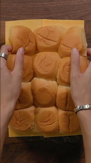 Quick & Delicious: The Easiest Garlic Bread Sliders!