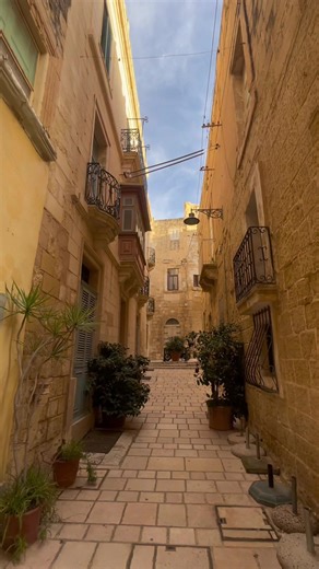 Exploring Birgu: A Solo Travel Adventure in Malta