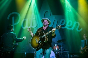 North Texas country singer Pat Green hosts concert at Globe Life to help flood victims