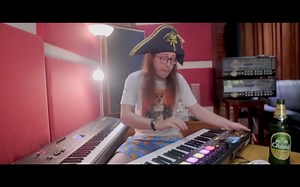 【金属】苏格兰海盗风金属乐队ALESTORM 录音棚欢乐MV- 《Pirate Metal Drinking Crew》