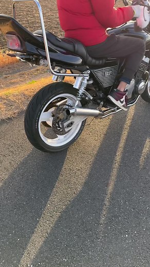 CB400SF NC31: サイレンサーとマフラーの魅力