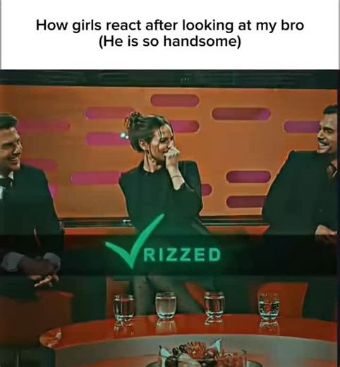 YUVI FX STUDIO on Instagram: "Tag your bro. .日本利用压电瓷砖将脚步转化为电能。这些瓷砖捕捉来自你脚步的动能。当你行走时，你的重量和动作用对瓷砖产生压力。瓷砖会轻微弯曲，从而产生机械应力。瓷砖内部的压电材料将这种应力转化为电能。每一步都会产生少量电荷，而数百万步结合在一起就能产生足够的电力来驱动LED灯、数字显示屏和传感器。在像涩谷车站这样繁忙的地方，每天大约有240万个脚步为这一系统作出贡献。这些电能可以被储存或立即使用，从而减少对传统电力来源的依赖，并支持可持续的城市基础设施。这种方法将日常运动转化为实用的可再生能源#日本#知识#事实#你知道吗#推荐#科技#创新#历史#技术#实验#热门"