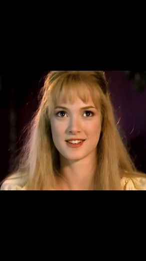 Winona Ryder Discusses Edward Scissorhands in 1990 Interview